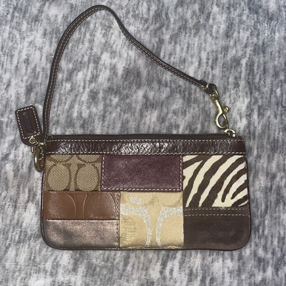 Coach wristlet - Picture 3 of 5